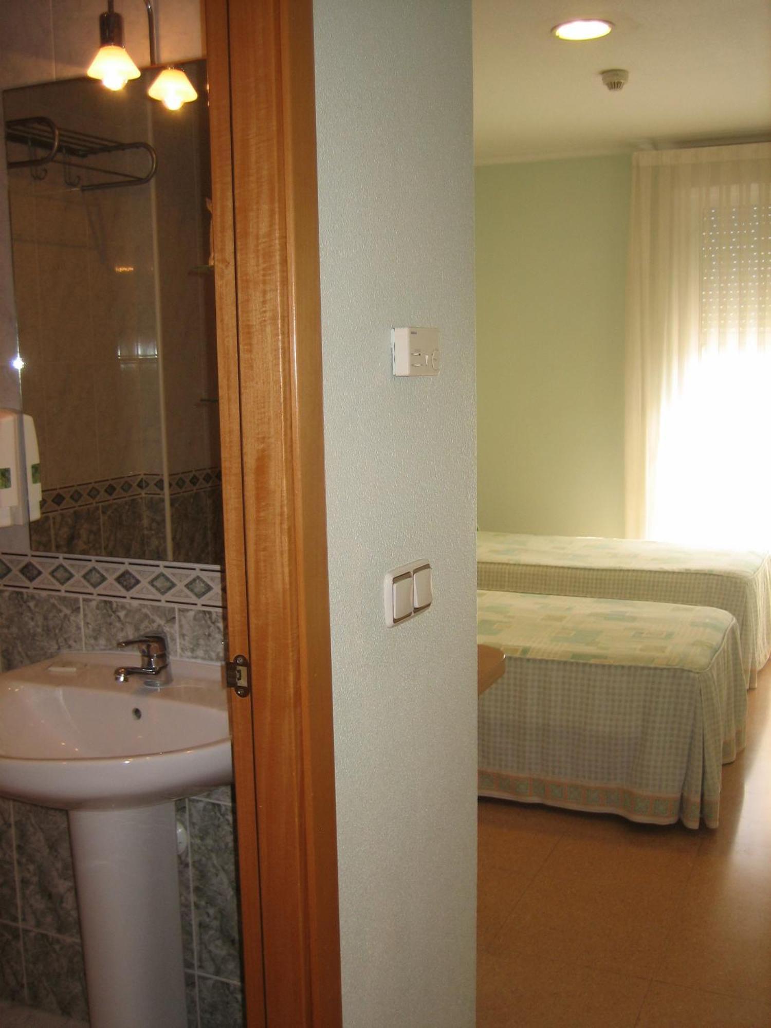 Hostal Madruga Έλτσε Εξωτερικό φωτογραφία